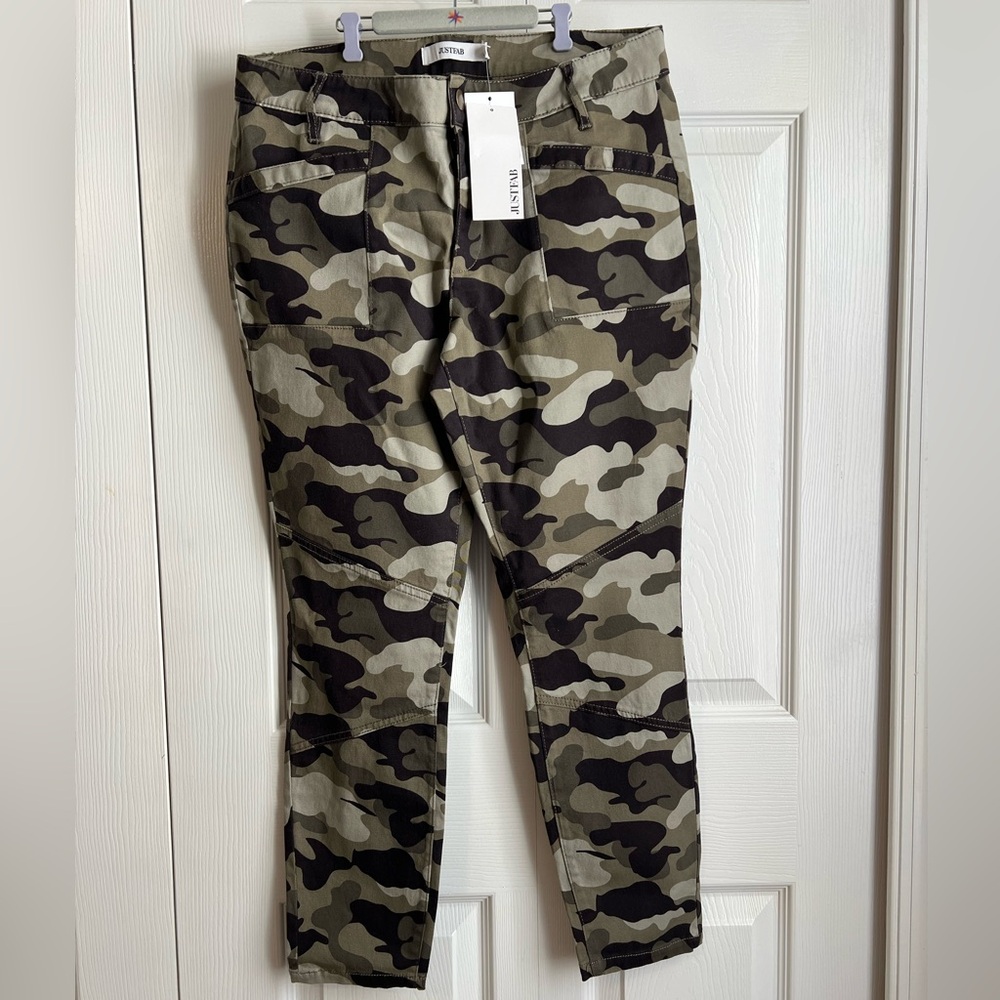 JustFab Women's High Waist Camo Cargo Pants w/Front Patch Pockets Sz 30 NWT
